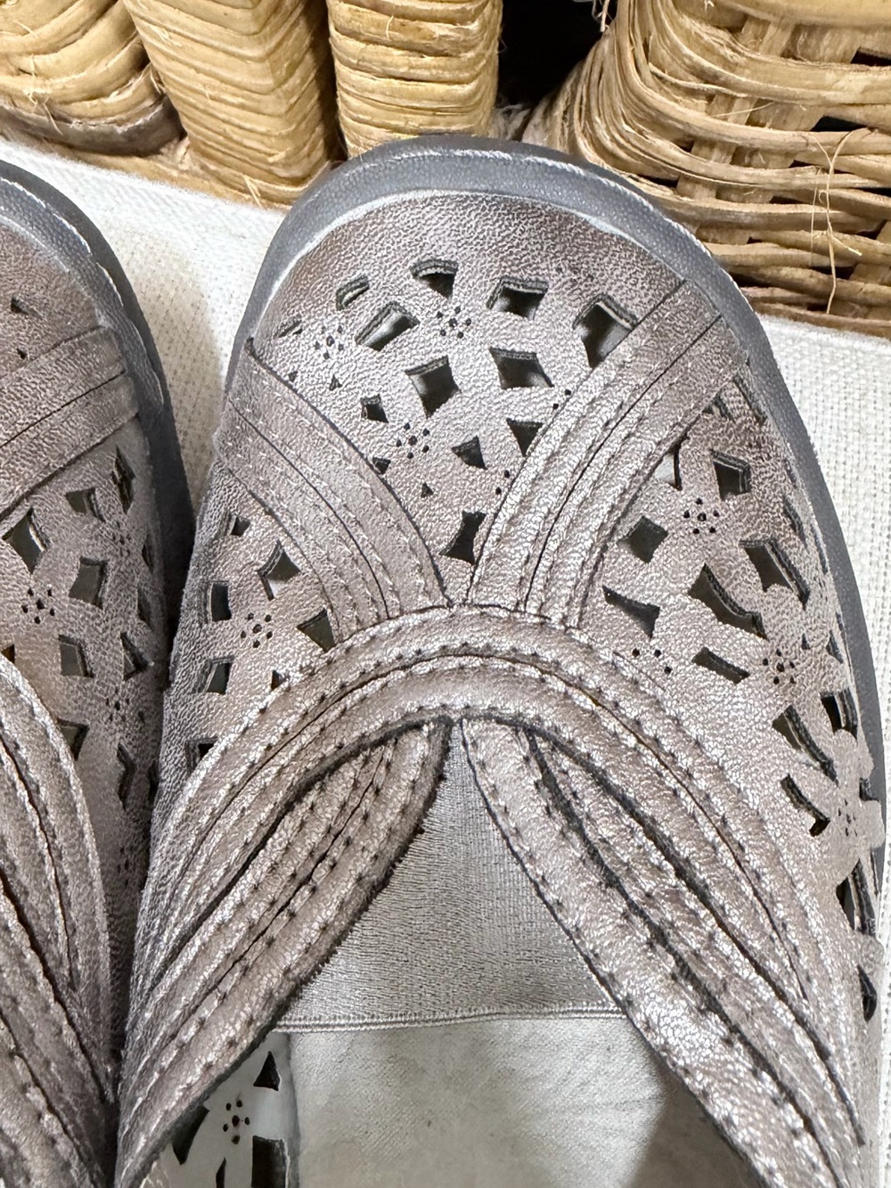 JBU Jambu Metallic Silver Laser-Cut Slip-On Flats Loafer Memory Foam Walking 6.5 - Picture 8 of 11